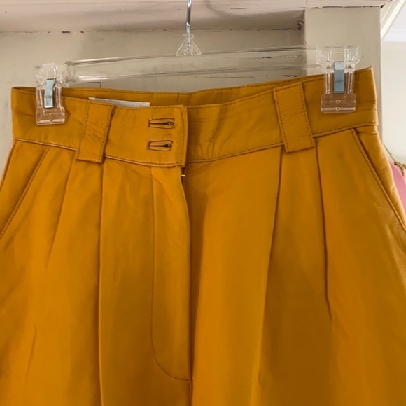 Vintage 80s high waist very soft leather shorts - Picture 3 of 15